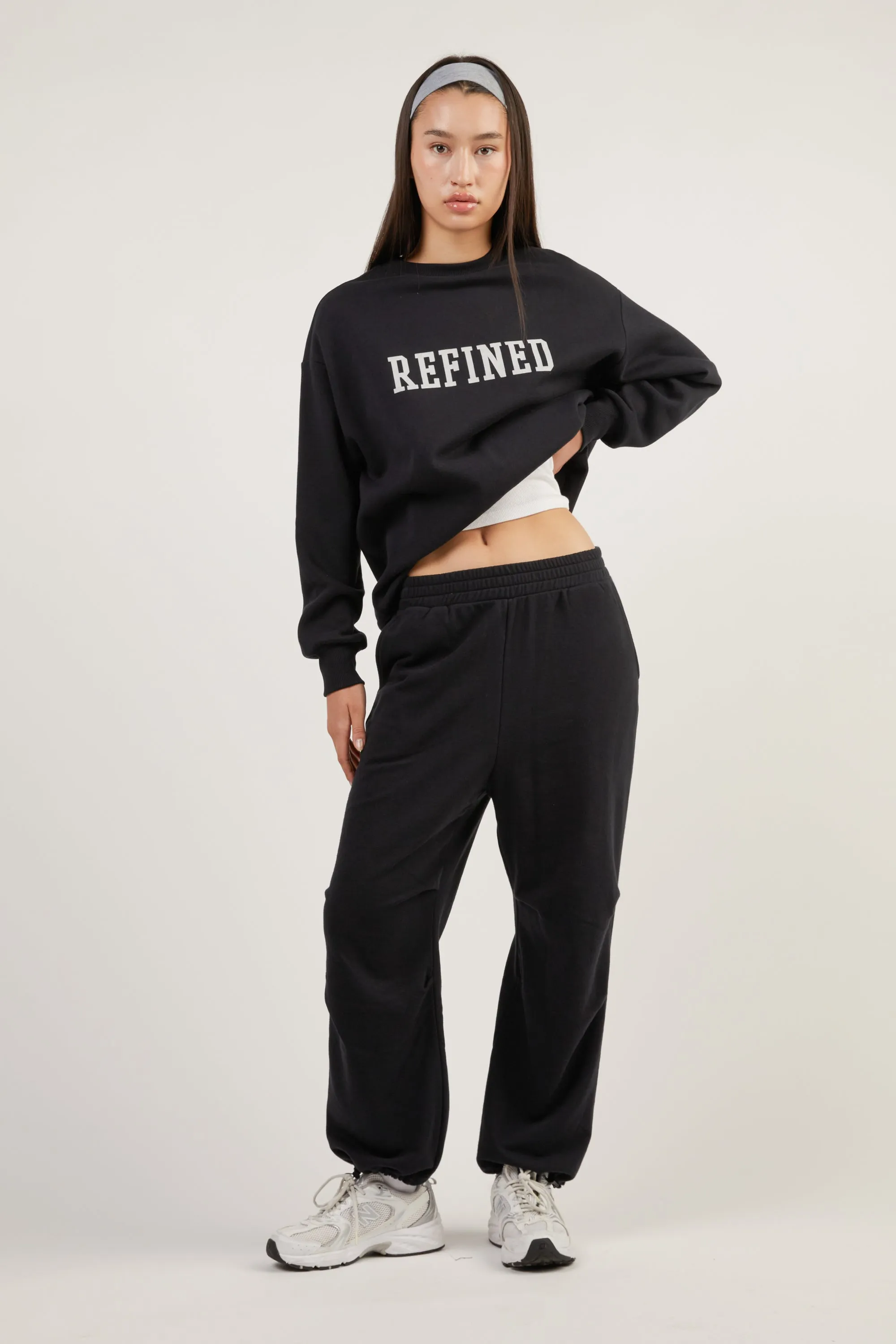 REFINED GRAPHIC LETTERING SWEATSHIRT